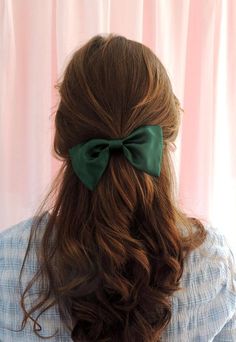 Emerald Green Silk Hair Bow Barrette Clip | Etsy Green Bow Hairstyle, Green Hair Ribbon, Emerald Outfit, Pretty Hair Styles, Feminine Hairstyles, Hair Bobbles, Edgy Haircuts, Ribbon Hair Bows, Silk Hair