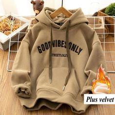 Velvet Hoodie Sweatshirts, Hoodies Womens Fashion, Y2k Outfit Ideas, Velvet Sweatshirt, Velvet Hoodie, Streetwear Fits, Winter Chic, Style Hoodie, Loose Outfit