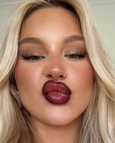 Makeup Bibir, Bold Lip Makeup, Lip Combos, Red Lip Makeup, Lip Combo, Stunning Makeup, Make Up Inspo