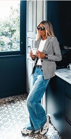 Fall Hiking Outfit, Smart Casual Work Outfit Women, Hiking Snacks, Elegance Dress, Hiking Fits, Hiking Outfits, Casual Chic Outfits, Shoes Hiking, Cute Work Outfits