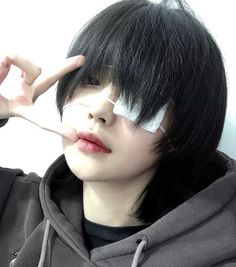 Asian Short Hair, People Poses, Shot Hair Styles, Grunge Girl, Girl Short Hair, Hair Reference, Aesthetic Hair, Hairstyles Haircuts