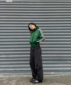 Adidas Superstar Outfit, Superstar Outfit, Sweater Ootd, Celana Fashion, Samba Outfit, Street Wear Outfits, Korean Outfit Street Styles, Outfits Streetwear, Clothing Outfits