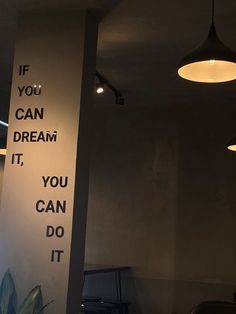 a sign that says if you can dream it, you can do it on the wall