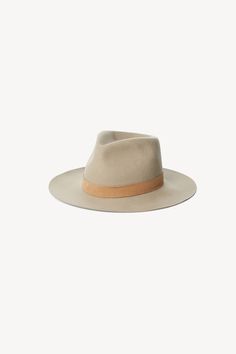 Details Ross is a classic fedora style made from 100% clay colored wool, featuring a tonal suede band and effortless packability. · Brim: 3"· Crown: 4.5"· 1" Beige suede band· Made in the USA· Gold logo screw closure Fit Runs true to size. If between sizes, we suggest sizing up. Fedora Style, Freda Salvador, Packable Hat, Gold Logo, Wool Hat, Neutral Colors, Fedora, Screw, Crown