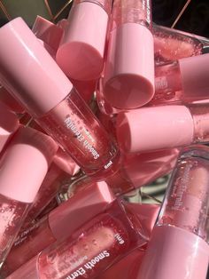 Lip Gloss Aesthetic, Lipgloss Aesthetic, Gloss Aesthetic, Lip Gloss Homemade, Lip Gloss Cosmetics, Lip Gloss Balm, Lip Balm Collection, Diy Lip Gloss, Lipgloss Lips