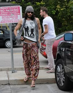 Streetstyle Inspiration for Men! #WORMLAND Men's Fashion Russell Brand Style, Bohemian Outfit Men, Boho Men Style, Bohemian Men, Boho Men, Hipster Mens Fashion