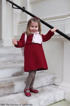 Charlotte’s Darling New Pictures & Your Favorite Dress of 2017 Ducesa Kate, Principe William Y Kate, Princesa Charlotte, Prince William Et Kate, Herzogin Von Cambridge