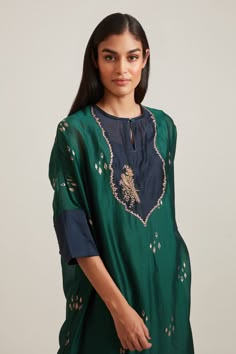 Buy Green Kurta Silk Chanderi Printed And Applique Foil Kaftan & Pant Set For Women by Vamil by Tina & Sonali Online at Aza Fashions. Dabka Work, Kaftan Kurta, Dori Work, Applique Work, Long Kurti Designs, Kurti Designs Party Wear, Kurta Designs Women, Boutique Dress Designs