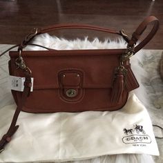 Closet Find Of The Year! I Am The Original Owner Of This Vintage Coach Purse, Nwt, Dust Bag. Gorgeous Tan Leather With Antique Gold Hardware. Can Be Carried Two Ways. Coach Saddle Bag, Vintage Leather Handbag, Blue Coach, Pink Shoulder Bag, Coach Tote Bags, Vintage Coach Bags, Brown Purse, Handbag Outfit, Bags Vintage