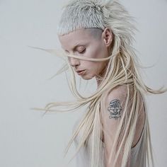 yolandi visser hairstyle Yolandi Visser, Asymmetrical Haircut, Die Antwoord, Modern Mullet, Shaggy Hair, Rock N’roll, Shag Haircut, White Hair, Hair Trends