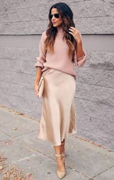 Silk Skirt Outfit, Mode Casual, Looks Street Style, Stylish Work Outfits, Fashion Mistakes, Looks Chic, Silk Skirt, Work Fashion