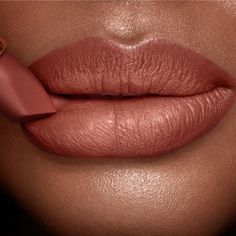 Brown Nude Lipstick, Nude Pink Lipstick, Revolution Lipstick, Pillow Talk Lipstick, Charlotte Tilbury Matte Revolution, Lip Liner Set, Brown Lipstick, Face Palette, Nude Lipstick