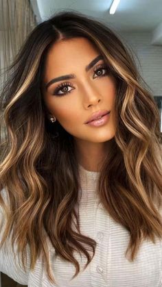 Winter Hair Colour For Blondes, Perfect Balayage, Brunette Tones, Balayage Styles, Pale Skin Hair Color, Hair Colors For Blondes, Hair Color For Brown Skin, Winter Hair Color Trends, Honey Brown Hair