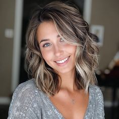 Baby Lights Hair Blonde, Ash Ash, Honey Blonde Hair Color, Beauty Hair Color, Oval Face Haircuts, Short Brown Hair, Dark Hair With Highlights, Hairstyles For Layered Hair, Brunette Balayage Hair