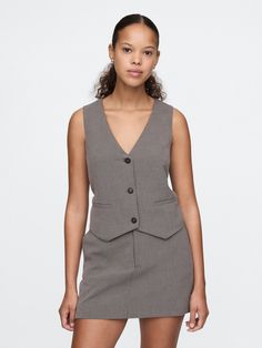 Smooth woven cropped vest.  V-neck.  Sleeveless.  Button front.  Welt pockets.  Fit: Close to the body.  Cropped, hits at the waist.  Models wearing Gap Cropped Vest, Welt Pockets, New Woman, The Body, Welt Pocket, Light Grey, Gap, Models, V Neck