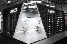 an exhibition booth with tables and chairs in front of the sign that says labo