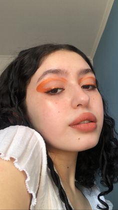 Orange Eyeliner, Aesthetic Eyeliner, Eyeliner Trends, Eyeliner Aesthetic, Makeup Orange, Trends Aesthetic, Makeup Artist Makeup, Artsy Makeup, Makeup Editorial