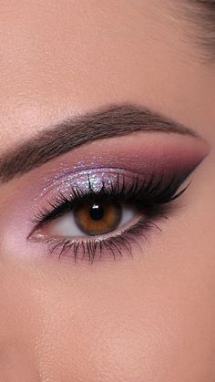 Pink Make Up For Wedding, Make Up Inspo Colorful, Rose Quartz Makeup Look, Pink Eye Makeup Brown Eyes, Black And Pink Makeup Looks, Pink And Black Eyeshadow Looks, Mauve Eye Makeup, Mauve Eyeshadow Looks, Eyeshadow Looks Tutorials