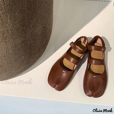 Olivia Mark - GrapeMom Mary Jane Style Single Shoe with Double Buttons and Pig Foot Toe Separation Design Separation Design, Mary Janes Shoes, Double Buckle Belt, Buckle Loafers, Women Belt, Womens Mary Janes, Buckled Flats, Mary Jane Shoes Womens, Casual Flat Shoes