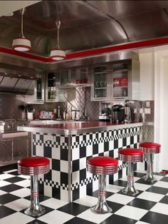 Dream kitchen. 50s diner. Coke Themed Kitchen, Retro Kitchens, Diner Decor