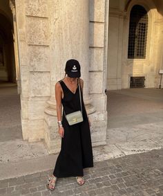 Black Midi Tank Dress, Mushroom Stone, Style Roots, Tank Dresses Outfit, Birkenstock Outfit, Maxi Dress Outfit, Model Looks, Summer Dress Outfits, Outfits With Hats