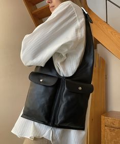 Bag Obsession, Winter 2023, Cute Bags, Wearable Art, Autumn Winter Fashion, Capsule Wardrobe, Fashion Inspo Outfits, Winter Fashion, Personal Style