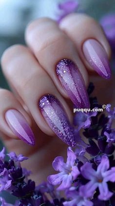 Lilac Christmas Nails, Lavender Nails Almond, Light Purple Nail Art, Lavender Glitter Nails, Winter Nails Purple, Purple And Gold Nails Designs, Light Purple Nails Design, Purple Sparkle Nails, Purple And Silver Nails