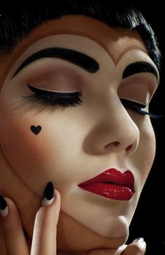 Carnaval Make-up, Queen Of Hearts Makeup, Fantasy Make-up, Black And White Makeup, Drag Make-up, Heart Costume, Queen Of Hearts Costume, Cool Halloween Makeup, Theatrical Makeup