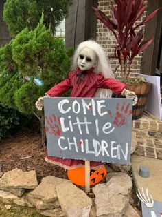 Halloween Aesthetic Decor Halloween Aesthetic Decor, Porta Halloween, Halloween Maze, Scary Halloween Decorations Outdoor, Scary Halloween Decorations Diy, Dekorasi Halloween, Halloween Circus, Halloween Outside