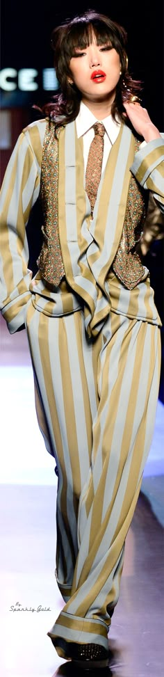 Jean Paul Gaultier Spring 2016 Couture Crazy Fits, Mode Poses, Jean Paul Gaultier Haute Couture, 2016 Couture, Paul Gaultier Spring, Chique Outfit, Pastel Hues, Paul Gaultier