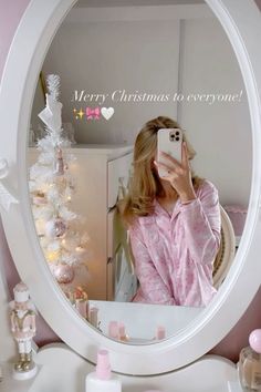 That Girl Christmas, Christmas Ashestic, Pink Christmas Photoshoot, Pink Christmas Bedroom, Pink Christmas Aesthetic, Girly Christmas, Christmas Dreaming, Pink Xmas, Pink Winter