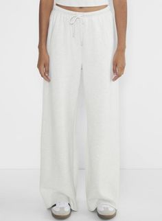 COZY FLEECE MEGA FLUTTER™ SWEATPANT Aritzia Sweatpants, Wide Leg Sweats, Class Fits, Fall Activewear, Oversized Sweatpants, Clothing Wishlist, Wishlist 2024, Fall Denim, Fleece Sweatpants