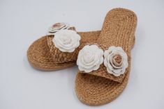 Beach sandals designed by NORNOR for women's summer or a bachelorette party Comfortable women's shoes made from handmade water hyacinth. Decorated with tassels and pearl flux create unique and beatuiful A variety suitable for matching summer beaches ,outdoor, beach, club, travel, Bridesmaid Gifts and Soft textured footbed gently massages your feet as you walk Material: water hyacinth Measurement of Sandals SIZE : S = EU 35-36 M = EU 37-38 L = EU 39-40 XL = EU 41-42 SHIPPING: # Processtimes 2-4 d White Slippers For Beach Vacation, White Slippers For Vacation And Beach Season, White Closed Toe Flip Flops For Vacation, White Closed Toe Slippers For Summer, White Slippers For Beach Season, White Slip-on Beach Slippers, White Beach Slippers, Adjustable White Slippers For Vacation, White Closed Toe Flip Flops For Beach