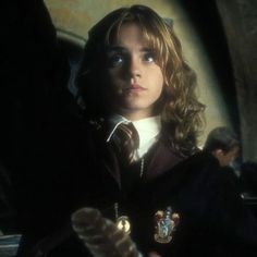 Hermoine Granger Core, Hermione Granger Studying, Hermione Granger Pfp, Hermione Granger Hair, Hermione Granger Icons, Hermione Granger Study, Hp Icons, Hermione Granger Harry Potter, Hermione Granger Aesthetic