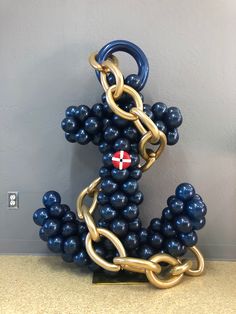 a sculpture made out of balloons is shown in the shape of a cross and chain