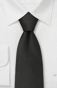 nice clean shot of a perfect knot Jermaine Stewart, Tie A Tie Easy, Cool Tie Knots, Four In Hand Knot, Ties Knots, Half Windsor, Windsor Knot, Dress Shirt And Tie, Shirt And Tie