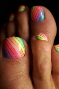 These pedicures are mini masterpieces! Best Toe Nail Color, Toe Art Designs, Toe Nail Polish, Simple Toe Nails