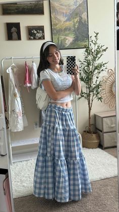 Cute Top And Skirt Outfit, Long Skirts Styling, Maxi Long Skirt, Pattern Maxi Skirt Outfit, Outfit With Blue Skirt, How To Style A Skirt Long, Colorful Maxi Skirt Outfit, Blue Checkered Skirt Outfit, Cute Maxi Skirt Outfits