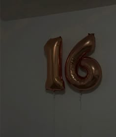 the number sixteen balloon is hanging on the wall