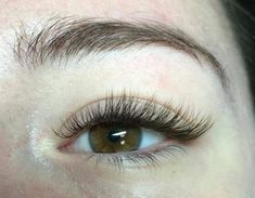 Lash Extension For Big Eyes, Long Full Eyelashes, Simple Eyelashes Extensions, Green Eyes Lash Extensions, Big Lashes Natural, Natural Eyelash Extensions Styles, Cat Eye Lash Extensions Almond Eyes, Natural Fluffy Lash Extensions, Soft Cat Eye Lashes