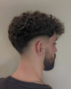 Wavy Hairstyles Men, Low Fade Curly Hair, Mens Haircuts Thick Hair, Man Haircuts, Hair Types Men, Fade Haircut Curly Hair