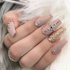 Matte Acrylic Nails, Classy Nail Art Ideas, Classy Nail Art, Stiletto Nail Art, Stiletto Nails Designs, Shiny Nails