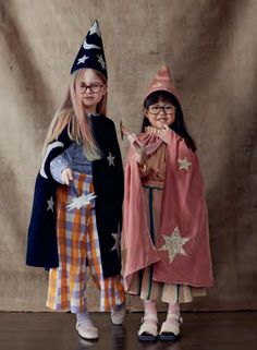 Halloween Witch Costume Aesthetic, Aesthetic Costume Ideas, Waldorf Halloween, Star Witch, General Aesthetic, Magical Halloween, Kid Halloween, Wizard Costume, Stars And Moons