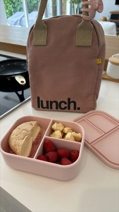 Kids bento box ideas Cute Lunchbox Aesthetic, Healthy Lunch Ideas To Go, Unique Lunch Box Ideas, Small School Lunch Ideas, Easy Meals For School Lunch Ideas, Packed Lunch Ideas Aesthetic, Pack My School Lunch With Me, Food To Make For School, Lunch Inspo School