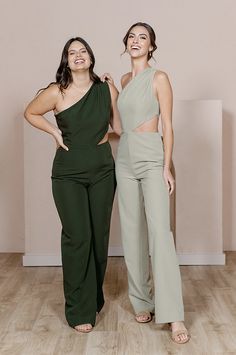 Sage Jumpsuit Wedding, Wedding Guest Outfit Gender Neutral, Queer Bridesmaid Outfit, Female Groomsman Attire, Bridesmaid Pantsuit Wedding, Bridesmaid Jumper, Fancy Jumpsuit Wedding, Officiant Outfit Female, Tomboy Wedding Outfit Guest