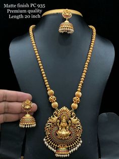 Lakshmi Jewellery, Gold Wedding Jewelry Necklace, Haram Designs, Gold Haram, Jhumka Designs, Sweater Lace, Gold Jewels Design