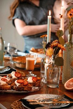 Totally loving these brunch party ideas!! Stress-free tips for everything—easy brunch party food, cute decor, and even a DIY drink bar! If you want to host a brunch that’s fun and fuss-free, this guide is a must-read! Diy Drink Bar, Easy Brunch Party, Food Cute