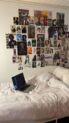 Aesthetic Y2k Room Decor, Bedroom 2000s Aesthetic, Minimalist Y2k Bedroom, 2000s Room Inspo Aesthetic, Y2k Room Ideas Aesthetic, Room Decor Y2k Grunge, Room Y2k Aesthetic, Room Inspo Street Style