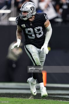 oakland football player running with the ball in his hand during a game against the seattle rams