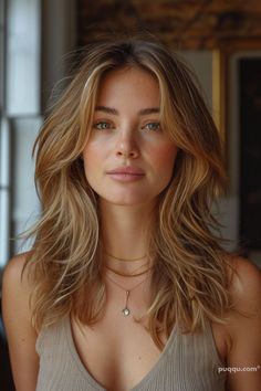 Top Trends in Medium-Length Hairstyles for 2024 Timeless Medium Length Haircut, Medium Shag Straight Hair, Shaggy Collar Bone Length Hair, Summer 2024 Haircut Trends, Hair Cuts 2024 Trends Medium Length, Mom Hairstyles Long, Hair Trends 2024, Hair Spring, Mom Hair